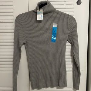 Primark gray long sleeve shirt. Brand new.